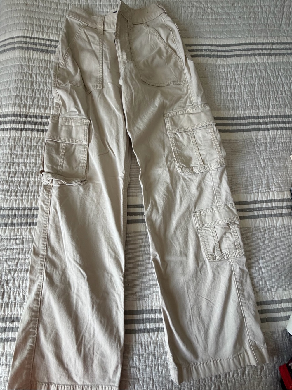Hollister Light Beige Cargo Pants 00r 24r. Ultra high rise baggy
